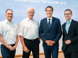 V.l.: Sebastian Schmidhuber (KraussMaffei), Dr. Erwin Bürkle, Mathias Lindemann (ThiM), Dr. Michael Krahl (ILK-TU Dresden) (Foto: Scheunert/Lichtwerkedesign)
