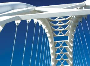 Die weißen Titandioxid-Pigmente kommen auch in Bauanwendungen, etwa bei Brücken, zum Einsatz (Foto: Venator)