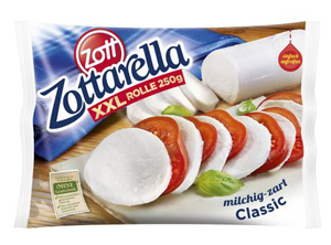 Mehrschichtfolie aus 100 Prozent Rezyklat für Mozzarellaverpackung (Foto: Zott)