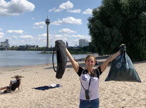 Team-Kunststoff-Athletin und Kanu-Nationalmannschaftssportlerin Katharina Köther beim CleanUp-Event (Foto: PlasticsEurope)