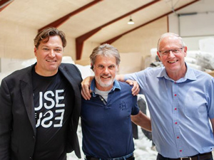 Martin Bekken (li.) mit dem Eurec-Chef Per Faber und Finn Brødløs, Senior-Berater bei BEWi Flamingo (Foto: BEWiSynbra) 
