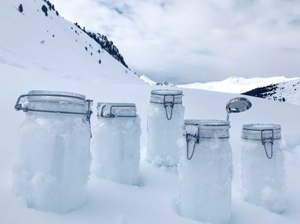 Schneeproben in der Schweiz zur Untersuchung von Mikroplastik (Foto: (Foto: Jürg Trachsel, WSL-Institut)