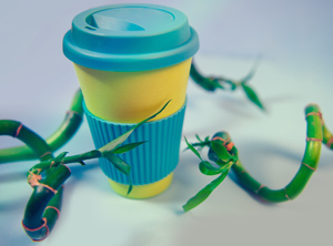 Wiederverwendbare Kaffeebecher aus Bambus in der Kritik (Foto: Panthermedia/allasimacheva)