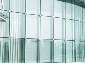 Das ASA eignet sich unter anderem für den Einsatz in Fensterfronten (Foto: Ineos Styrolution)