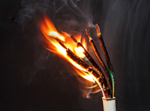 Eine optimale Kombination aus Flammschutz, Verarbeitungsfähigkeit und mechanischen Kennwerten ist das Ziel bei der Neuentwicklung von Kunststoff-Mixturen mit additivem Flammschutz (Foto: Fraunhofer LBF/Raapke)