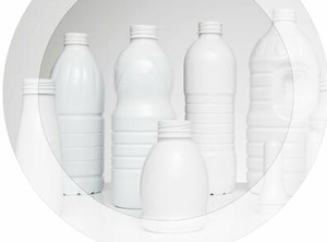 Eingefärbte Milchflaschen sollen Licht von Molkereiprodukten fernhalten und so deren Haltbarkeit verlängern (Foto: Holland Colours)
