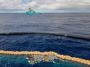 Boyan Slats Sammelsystem für Kunststoffabfälle im Meer funktioniert (Foto: TOC)