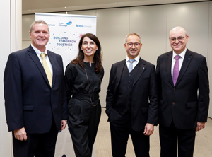 John Thayer von Nova Chemicals, Lucrèce Foufopoulos und Alfred Stern (beide Borealis) sowie Wim Roels von Borouge (von links, Foto: KI/Hauptmannl)