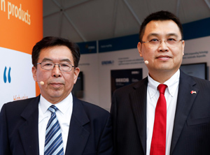Ben Ho (re.) und Zheng Kai (li.), Vertreter der chinesischen Kunststoffverarbeitung (Foto: KI/Hauptmannl)