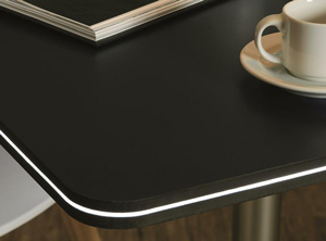Seitenlichtfaser an einer Tischkante (Foto: Mentor)
