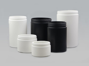 Zum Portfolio gehören unter anderem zylindrische Dosen aus PE-HD (Foto: Novio Packaging)