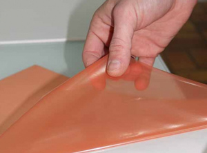 Doppelklebefolie aus transparentem PVC (Foto: Aslan, Schwarz)