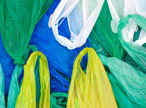 Zusammen mit Partnern will Neste vermischte Plastikabfälle im industriellen Großmaßstab zu Rohmaterialien für Kraftstoffe und Kunststoffe verarbeiten (Foto: Neste)