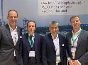 Vertriebsvereinbarung in der Türkei (v.l.n.r.): Hugo Vuurens (Total Corbion PLA), Cem Kumru (Kumru Kimya), Stéphane Dion (Total Corbion PLA) und Mert Kumru (Kumru Kimya) (Foto: Total Corbion PLA)