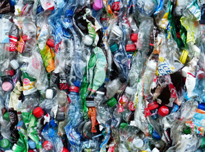 Mit der Akquisition erhält der PET-Weltmarktführer zusätzliche Recyclingkapazitäten in den USA (Foto: Pixabay/Hans)