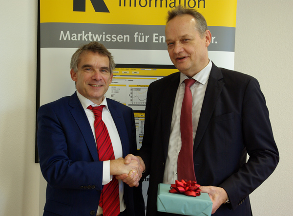 Geschäftsführer Andreas Hertsch (links) mit dem scheidenden KI-Chefredakteur Daniel Stricker (Foto: KI)
