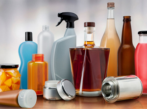 Verpackungsportfolio mit Produkten aus Kunststoff, Glas und Metall (Foto: Berlin Packaging)