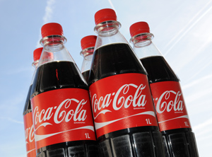 Aufgrund des Kundendrucks will der Getränkemulti nicht auf Kunststoff-Einwegflaschen verzichten (Foto: PIE)