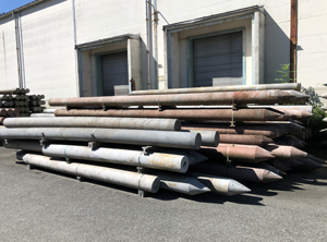 Pfähle aus Recyclingkunststoff im Werk Großrückerswalde (Foto: SORTcycle)