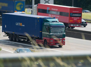 Der grenzüberschreitende Verkehr per Lkw wurde an verschiedenen Stellen durch panische Reaktionen einiger EU-Mitgliedstaaten massiv gestört (Foto; EU-Kommission)