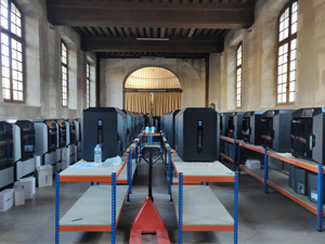 3D-Druck-Farm mit 60 Maschinen von Stratasys in Gebäuden der Pariser Klinik Cochet (Foto: AP-HP)