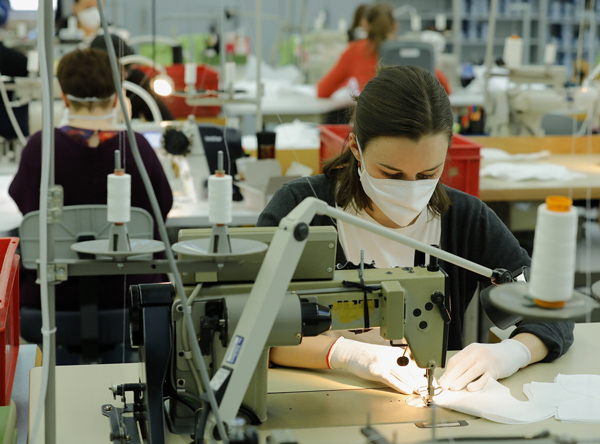 Ziel von RKW und Sporlastic ist eine wöchentliche Produktion von rund 750.000 Masken (Foto: RKW)