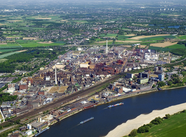 Der Chemiepark Krefeld-Uerdingen ist einer von drei Standorten, deren Infrastruktur-Bewirtschaftung an die australische MIRA geht (Foto: Currenta)
