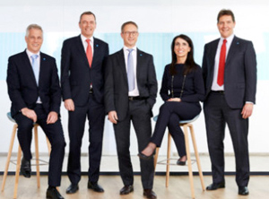 Vorstandsvorsitzender Alfred Stern (Miitte) und die anderen Mitglieder der Konzernführung (v.l.): Philippe Roodhooft, Mark Tonkens, Lucrèce Foufopoulos-De Ridder and Martijn van Koten (Foto: Borealis)