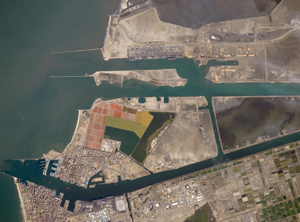 Port Said liegt am Eingang zum Suezkanal (Foto: NASA/Tim Kopra)