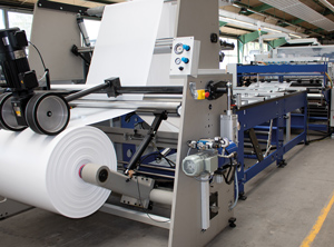 Produktionsanlage für Einwegschutzkittel (Foto: Joke)