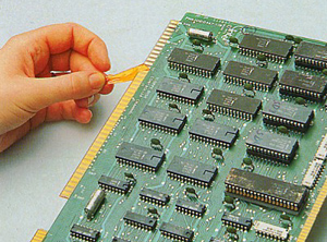 Klebebänder zur Isolation elektronischer Leiterplatten gehören zu den Produkten des Schweizer Konzerns (Foto: Von Roll)