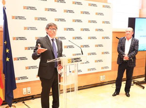 Alfonso Biel (re.), CEO von Sphere España, präsentierte die Wachstumspläne mit Arturo Aliaga, dem aragonischen Minister für Industrie und Wettbewerbsfähigkeit (Foto: Sphere España)