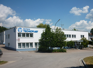 Der Hauptsitz in Wörth ist offenbar nicht gefährdet (Foto: Wikipedia/Blechmodelle)