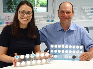 Sarah Rieder, neue Geschäftsführerin der Ruba Thermoplast AG, mit ihrem Vater Jost Baumgartner (Foto: Ruba)