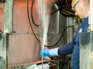 Aus alt mach neu: Glasfasern für PA6-Compounds (Foto: Lanxess)