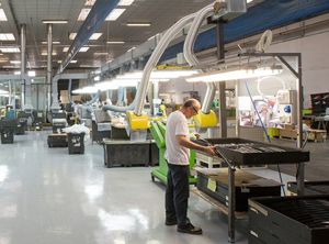 Teilekontrolle bei Polplastic im italienischen Arino di Dolo (Foto: Polplastic)