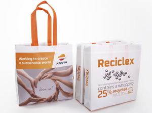 Die Regranulate werden für die „Reciclex“-Produkte verwendet, die 25 Prozent recyceltes Material enthalten (Foto: Repsol)