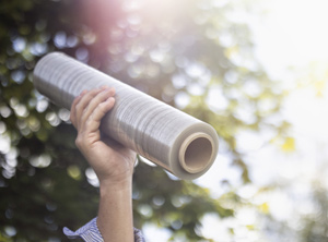 Liegt auch gut in der Hand: Stretchfolie mit 75-prozentigem Recyclinganteil (Foto: Trioplast)