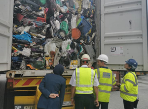 Die Verbringung von Kunststoffabfällen auf dem innereuropäischen Markt hat ebenfalls zugenommen, insbesondere nach Mittel- und Osteuropa (Foto: Interpol)