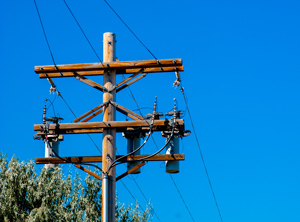 Vornehmlich die in weiten Teilen auf Masten basierende Stromversorgung in den USA bildet das Nadelöhr für die Industrie (Foto: PantherMedia/JasonCarr (YAYMicro)