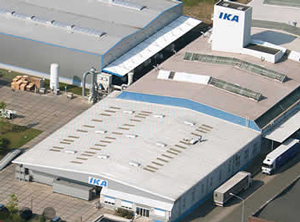 Der Firmensitz in Wolfen (Foto: IKA)