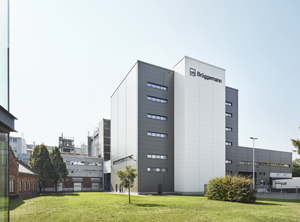 Über sechs Etagen und 30 m Höhe misst das neue Gebäude (Foto: Brüggemann)