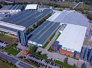 Die Erweiterung des Werks von Veka Polska ist auf dem Luftbild hinten rechts zu sehen (Foto: Veka).