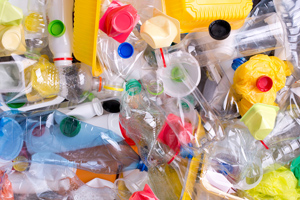 Im April 2022 soll die britische Steuer auf Kunststoffverpackungen in Kraft treten (Foto: KI)