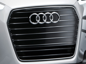 Unter anderem verchromte Kühlergrills – allerdings nicht von Neufahrzeugen – sollen als Material für das Pilotprojekt dienen (Foto: Audi)