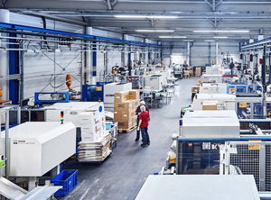 Blick auf die etwa 2.000 m² große Produktionsfläche in Wannweil (Foto: Spritzgussa)