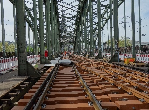 FFU-Bahnschwellen, wie hier in Köln, müssen bislang aus Japan importiert werden (Foto: Sekisui)