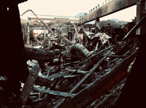 Der Brand in Wörgl hinterließ ein wahres Trümmerfeld (Foto: Geotec)