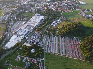Das ZKW-Werk in Wieselburg aus der Vogelperspektive (Foto: ZKW Group)