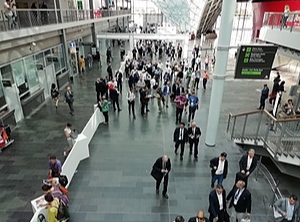 Reges Messetreiben ohne Corona-Beschränkungen auf der Plast 2018 in Mailand (Foto: KI)